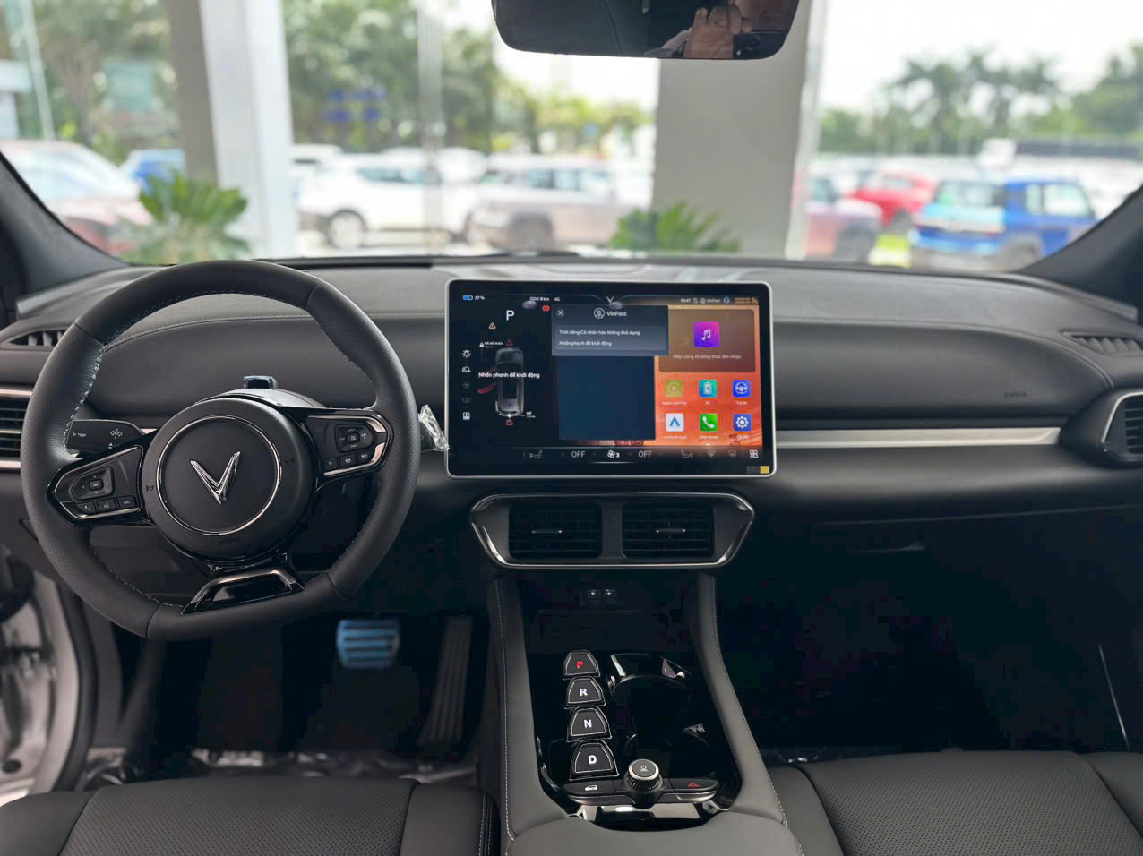 Màn hình giải trí trung tâm 15,6 inch, tích hợp Apple CarPlay & Android Auto Màn hình giải trí trung tâm 15,6 inch, tích hợp Apple CarPlay & Android Auto